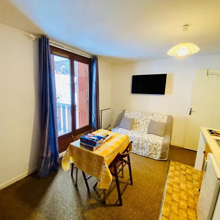 Mountain-style Studio, Lake, Skiing