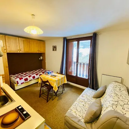 Mountain-style Studio, Lake, Skiing Apartment Allos